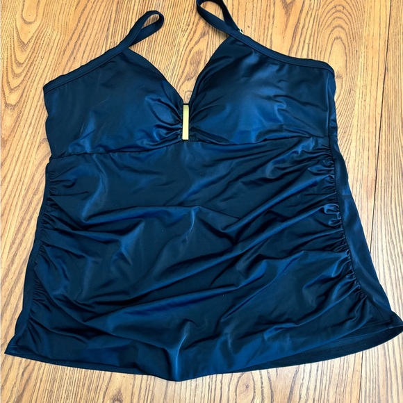 Elegant Black Tankini Set - Picture 2 of 7